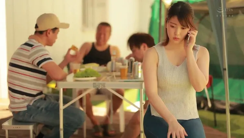 ông chồng khờ để vợ tham gia sự kiện cắm trại với mấy gã gần nhà và cái kết