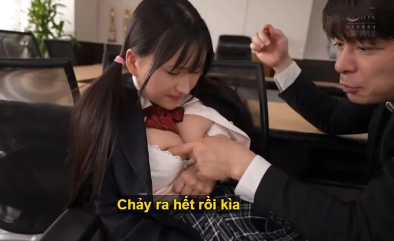 Ba năm trời, thầy giáo rèn luyện học trò ngực khủng thành “chứa tinh thánh”.